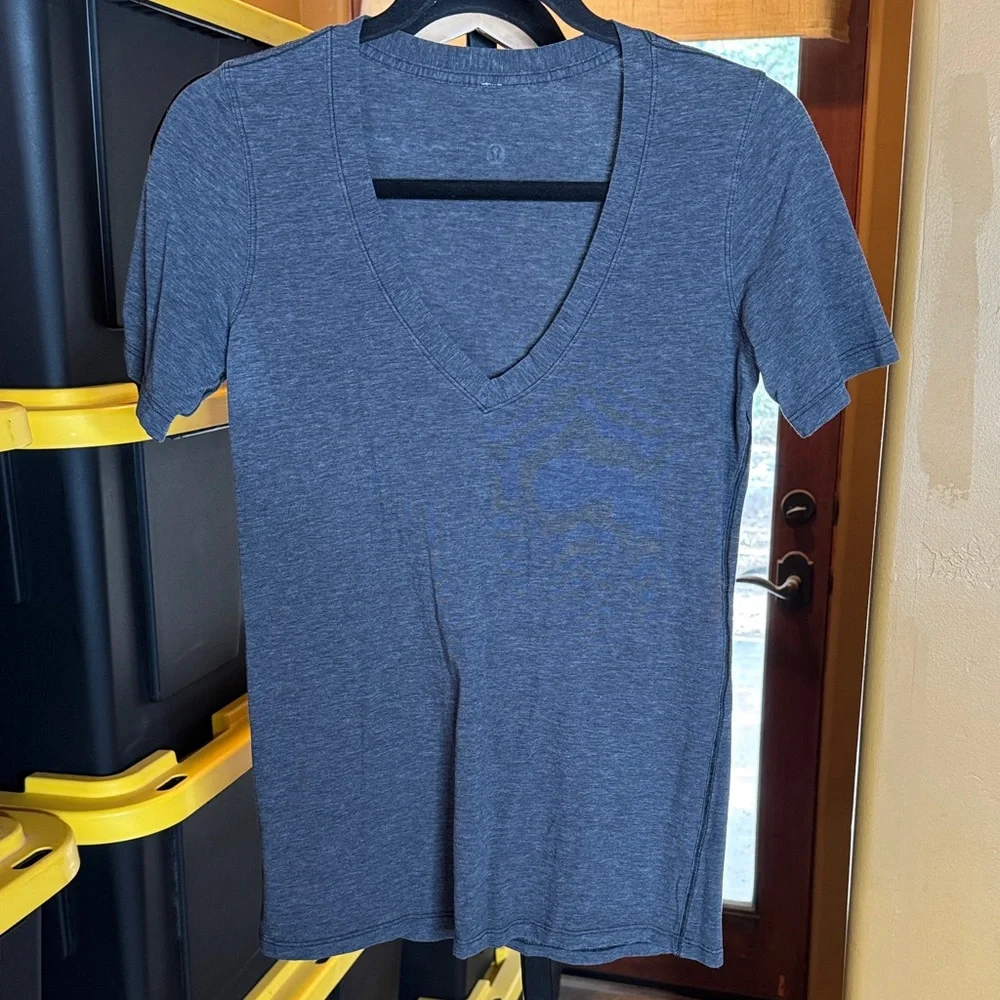 Lululemon Love Tee IV Heather Black Pima Cotton Size 6 (Small)